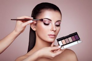 10 کاربرد سایه چشم در آرایش
