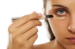 نگهداری از پوست حساس ناحیه چشم