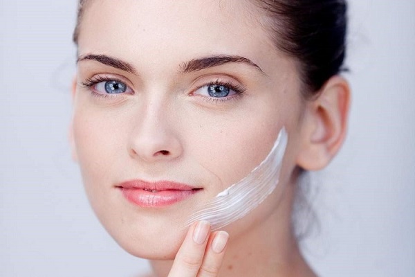 مرطوب کننده صورت ؛ چرا استفاده روزانه از آن ضروری است؟